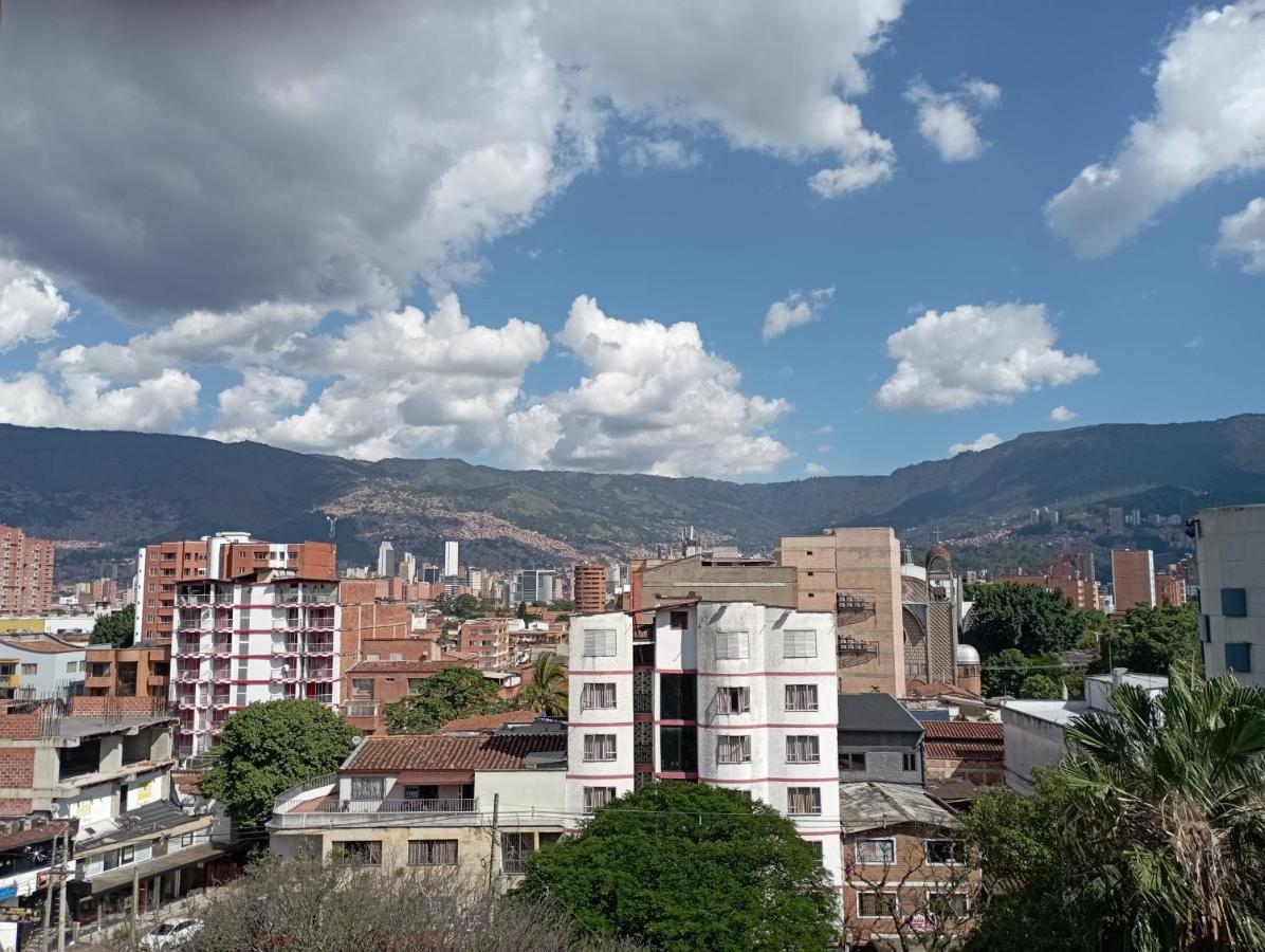 Beautiful & Comfortable Apartment In Laureles Medellín Esterno foto