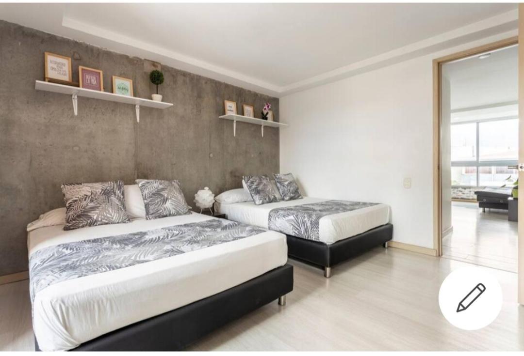 Beautiful & Comfortable Apartment In Laureles Medellín Esterno foto