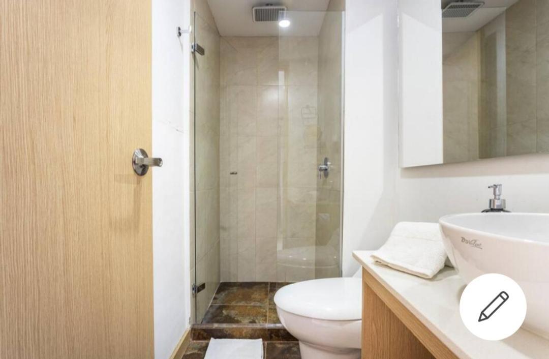 Beautiful & Comfortable Apartment In Laureles Medellín Esterno foto