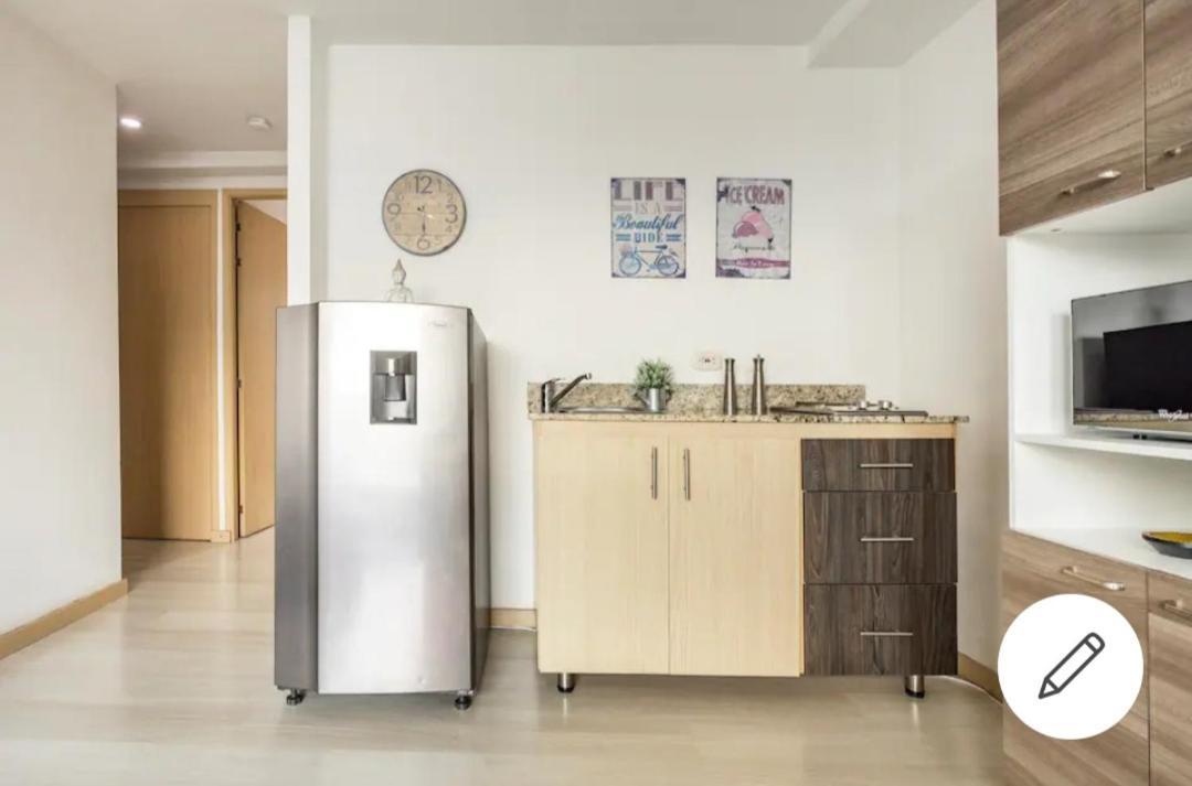 Beautiful & Comfortable Apartment In Laureles Medellín Esterno foto