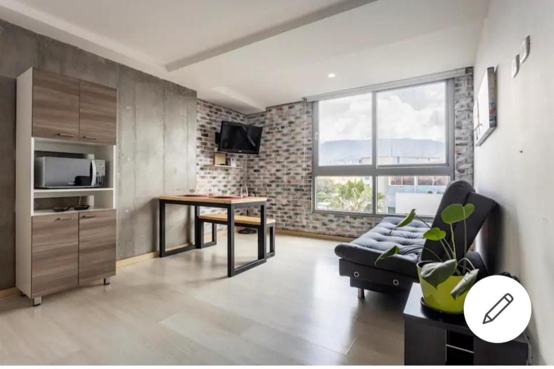 Beautiful & Comfortable Apartment In Laureles Medellín Esterno foto