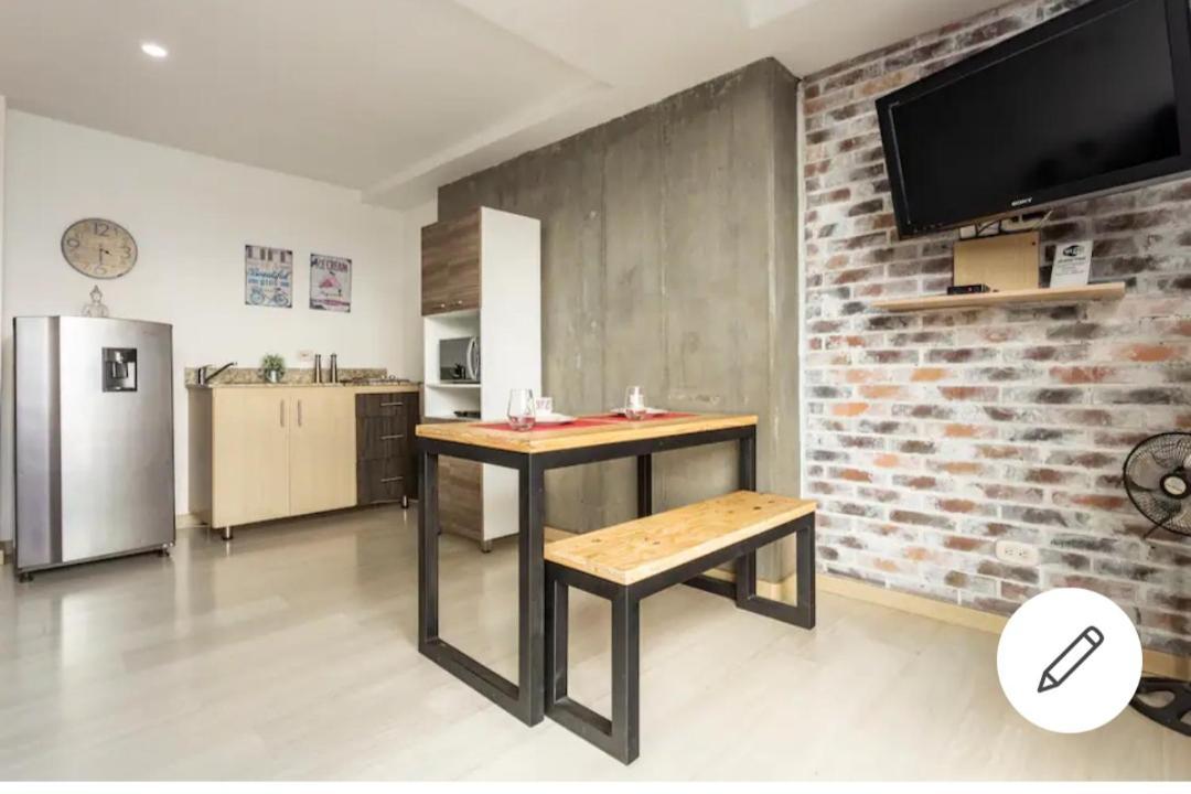 Beautiful & Comfortable Apartment In Laureles Medellín Esterno foto